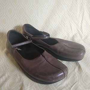 Earth shoes 10R